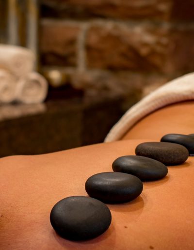 omeonatura-hot stone -massage